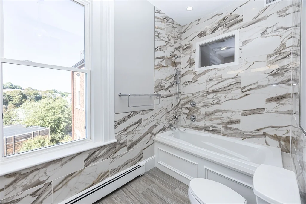 85 Regent St, Roxbury