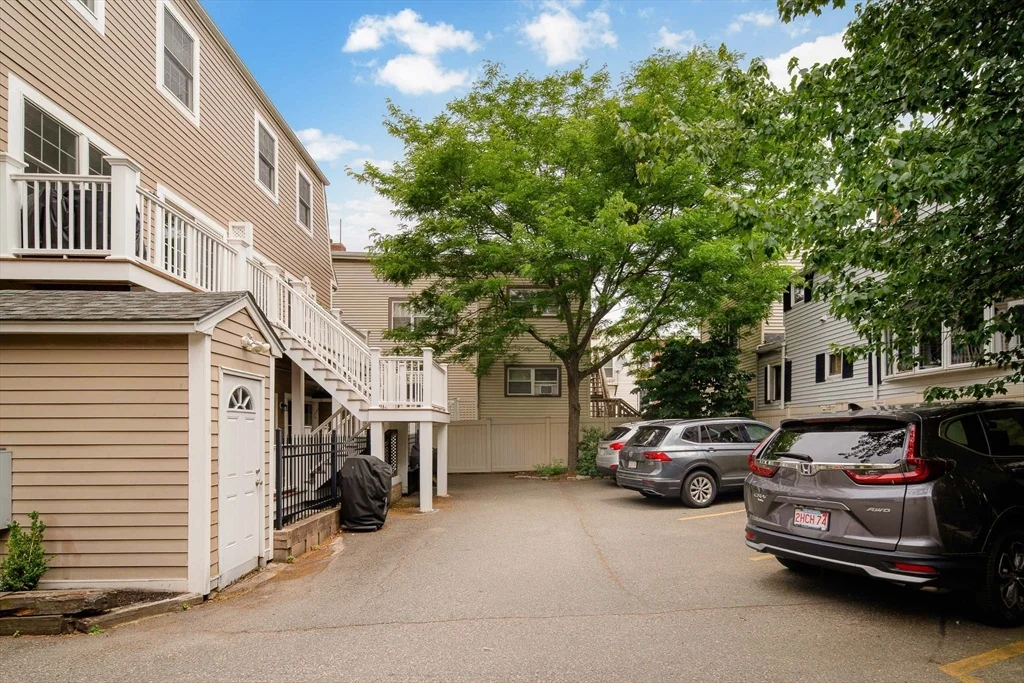 39 Cottage St, East Boston