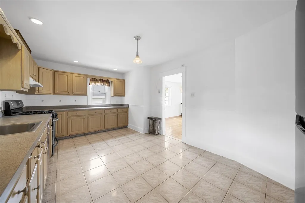 180 Faneuil St, Brighton