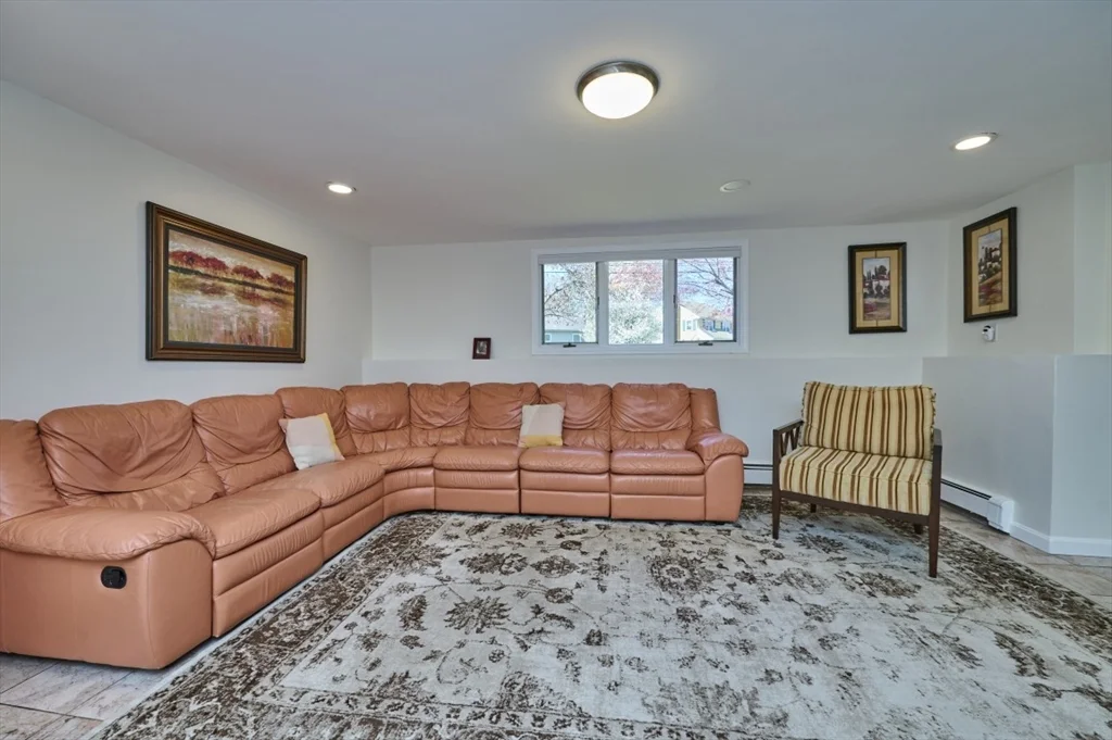 37 Locust St, Burlington