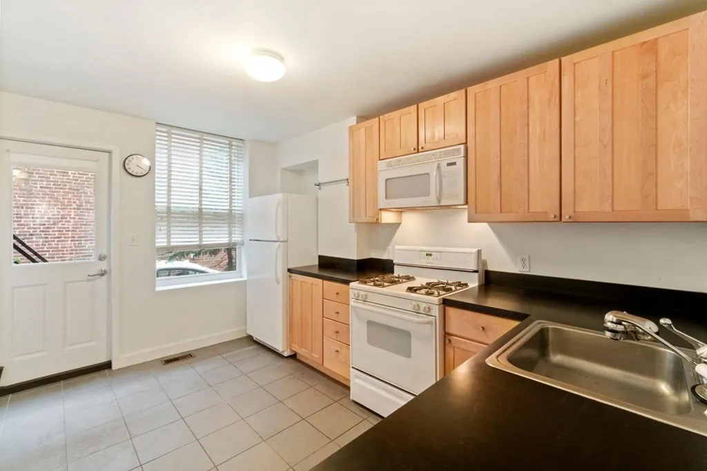 94 Brook St, Central Village