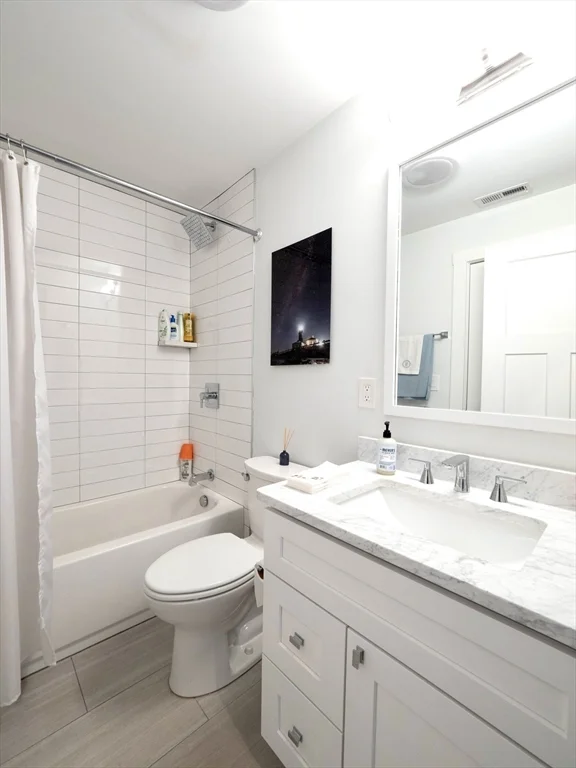 65 Border St, East Boston