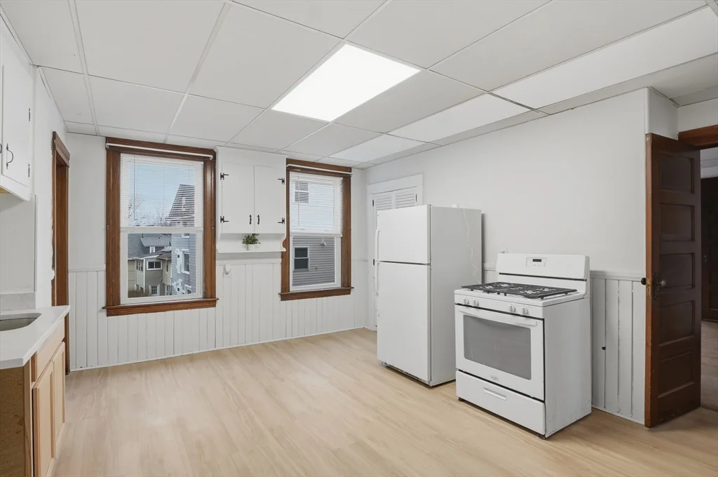 34 King Philip Rd, Worcester