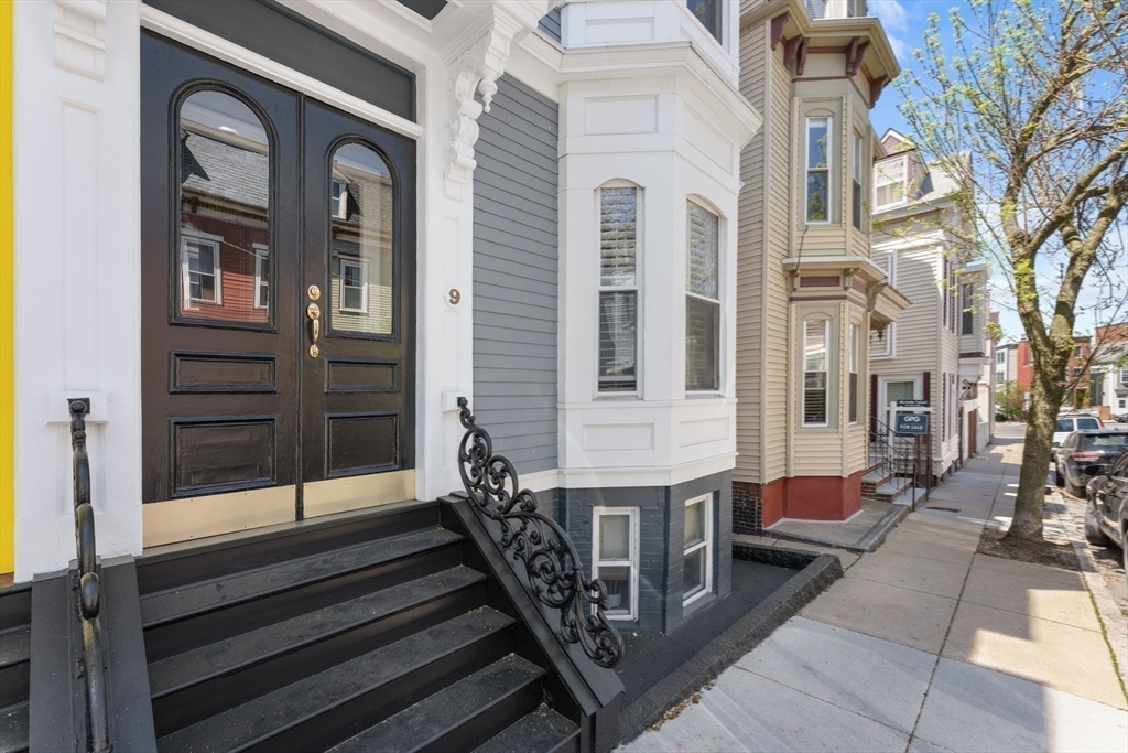 9 Gates St, South Boston