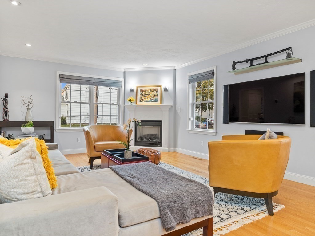 162 Massasoit, Waltham