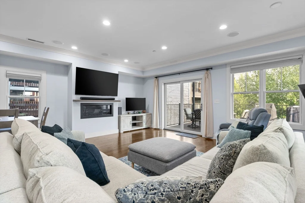724 E 2nd St, South Boston