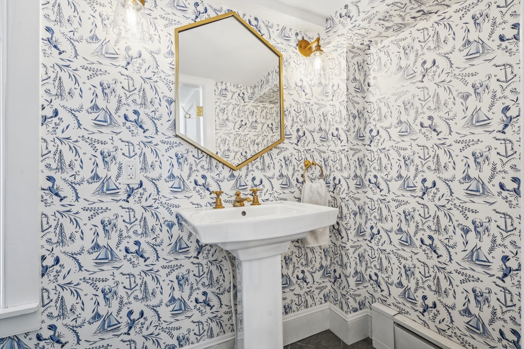 101 Elm St, Marblehead