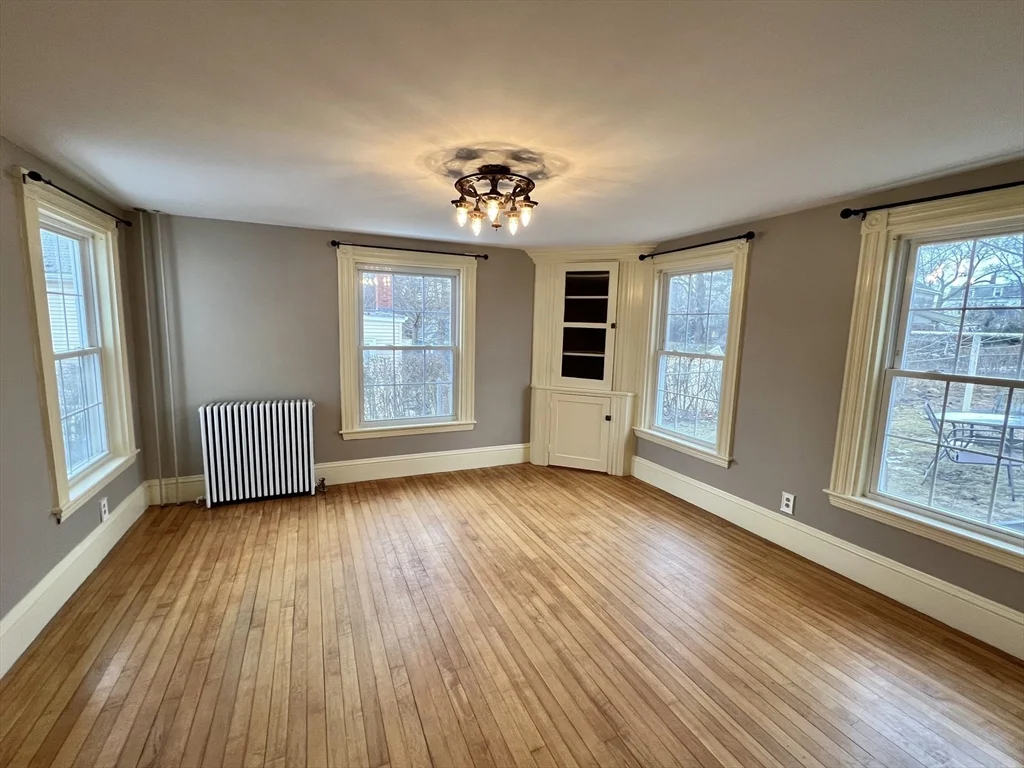 16 Pearl St, North Weymouth