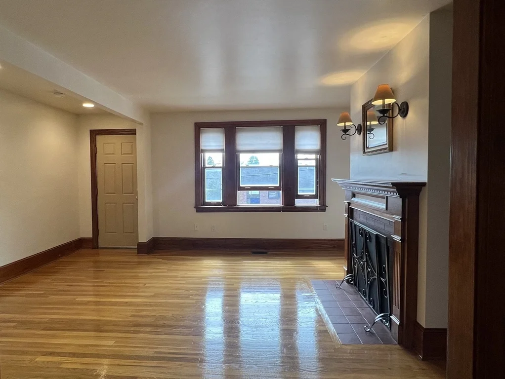584 Humphrey St, Swampscott