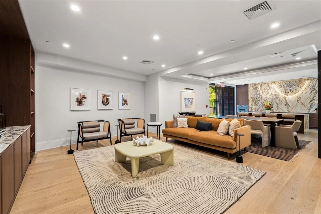 100 Linden St, Wellesley