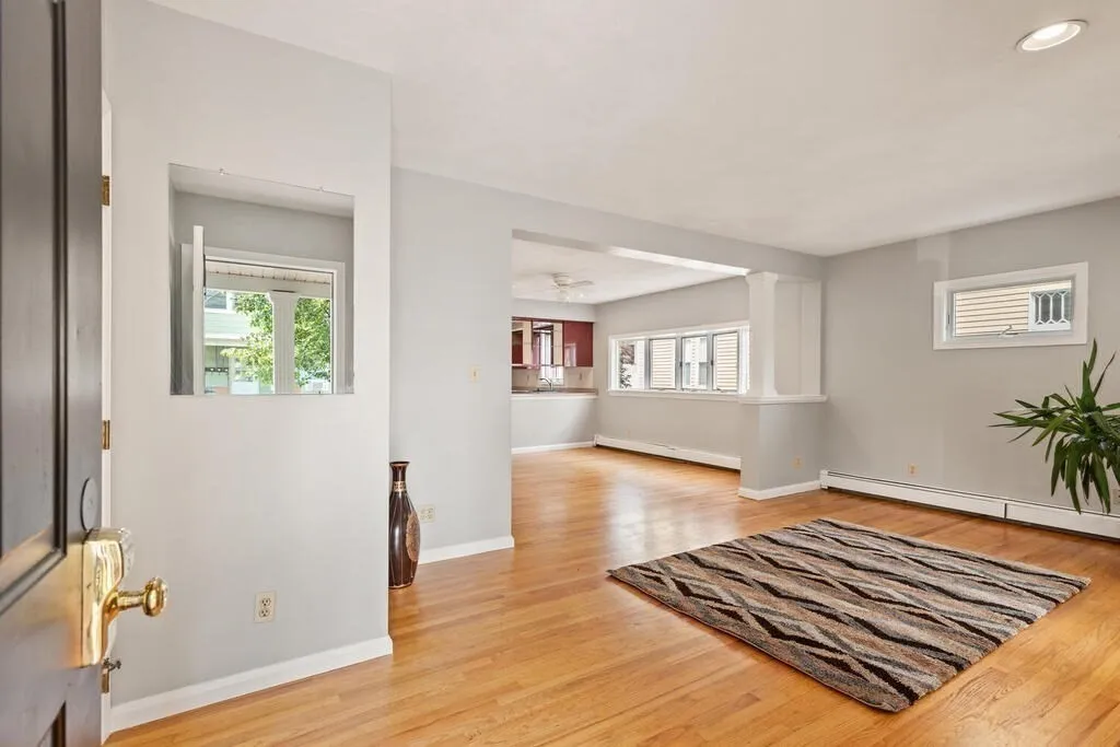 43 Sunset Rd, West Somerville