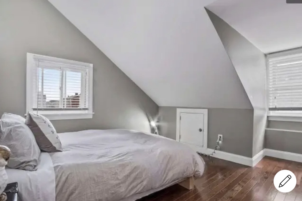 66 Bolton St, South Boston