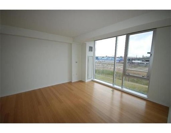 2 Earhart, East Cambridge