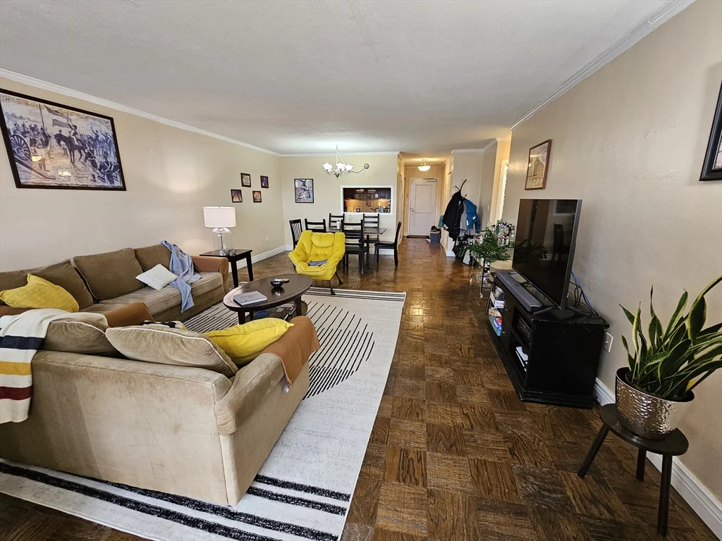 8 Whittier Pl, West End