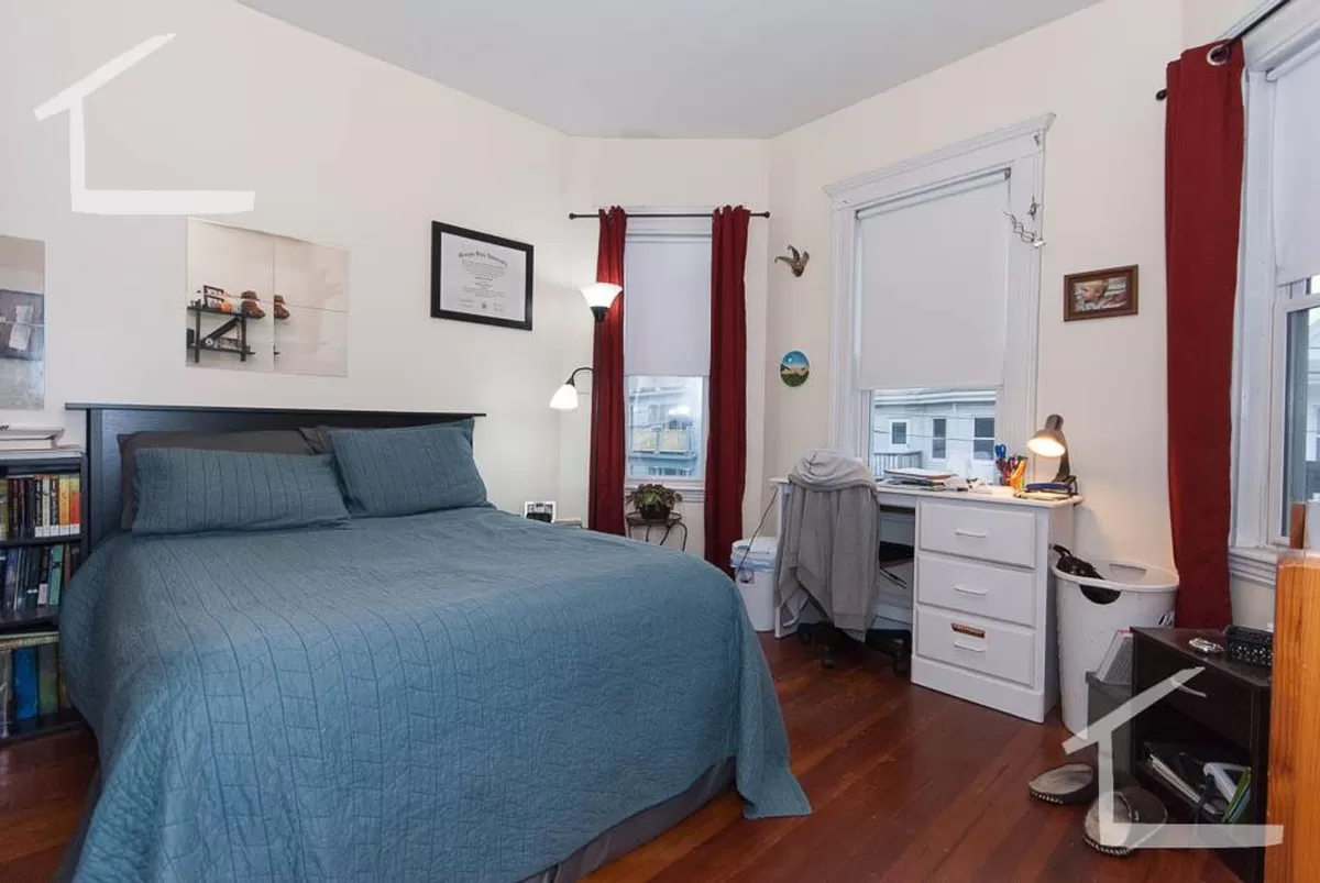 4 bed, 2 bath apartment for rent at 36 Brackett St Unit 2, Oak Square — photo 2 of 5