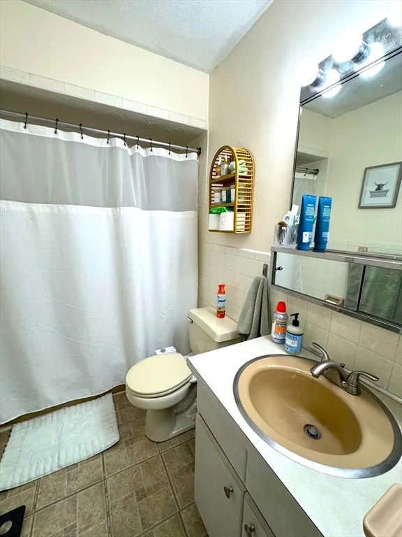 80 Walnut St, Canton