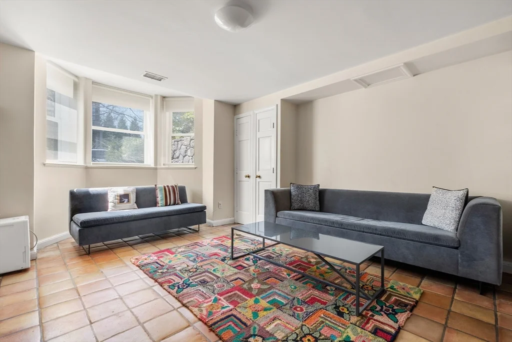 14 Craigie St, West Cambridge