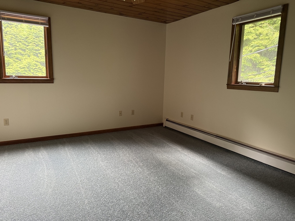 271 Wanoosnoc Rd, Fitchburg