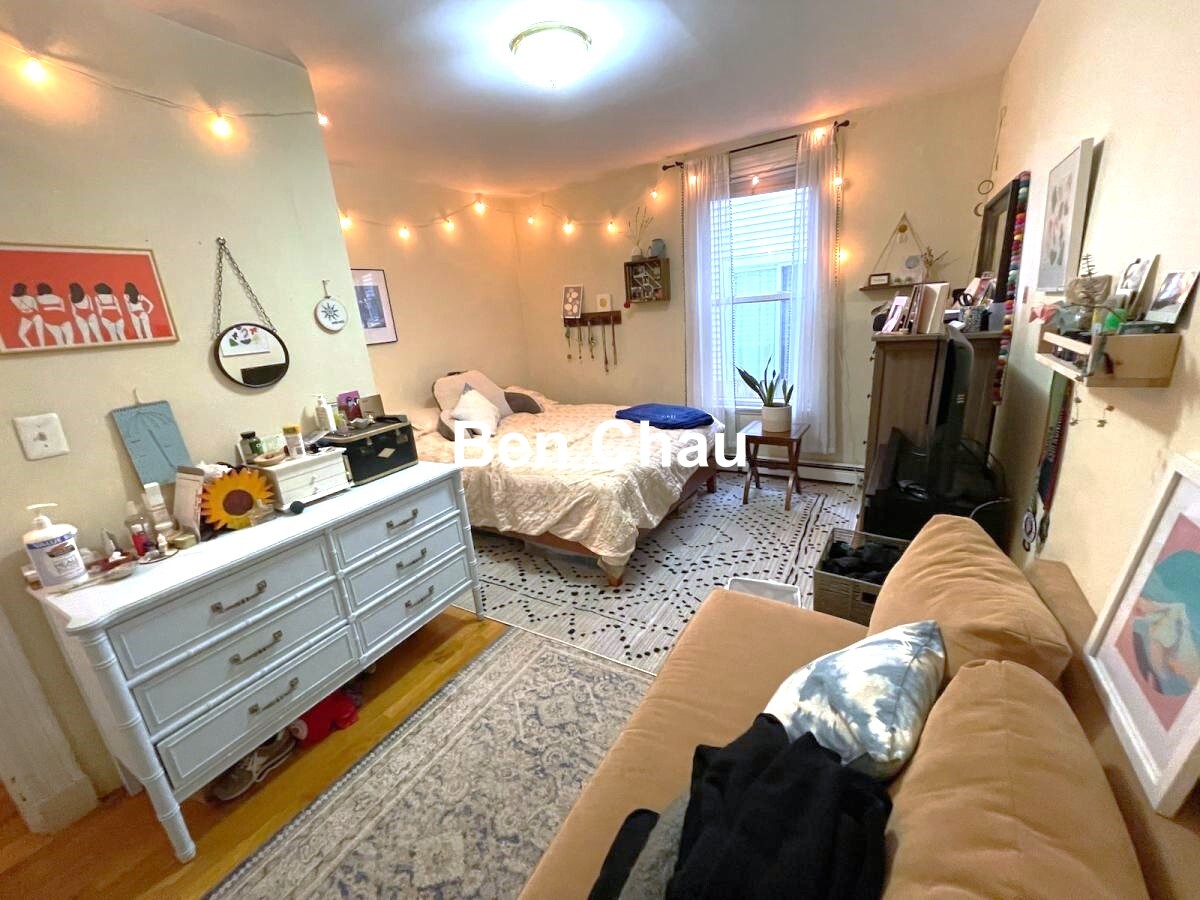 168 Putnam Ave, Riverside