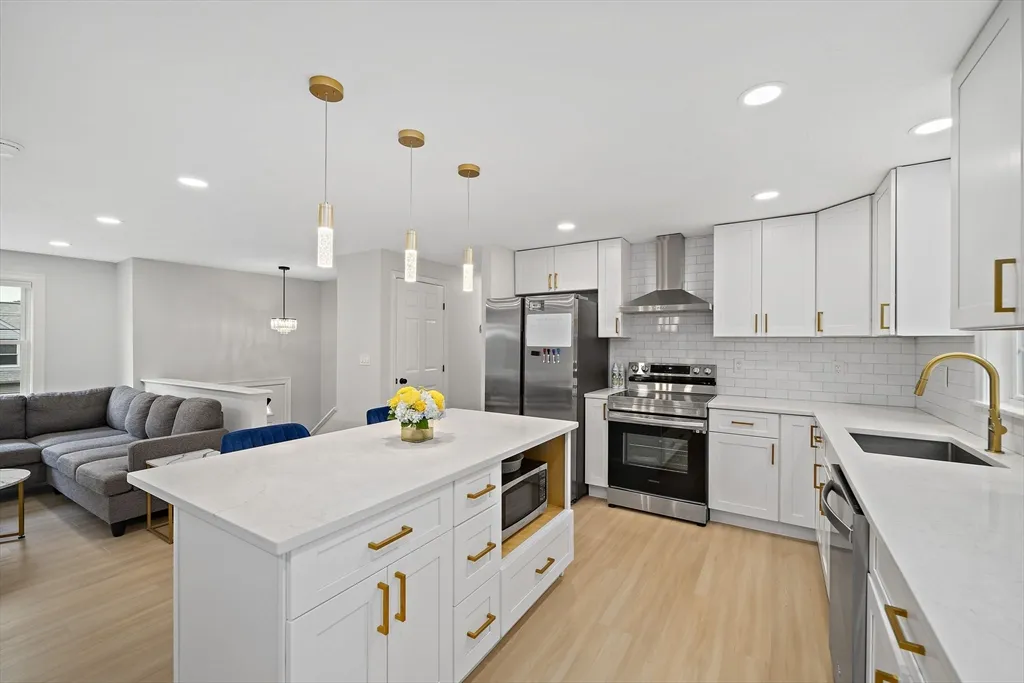 6 Skyview Rd, Woburn