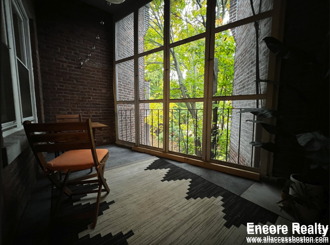 33 Stearns Rd, Coolidge Corner