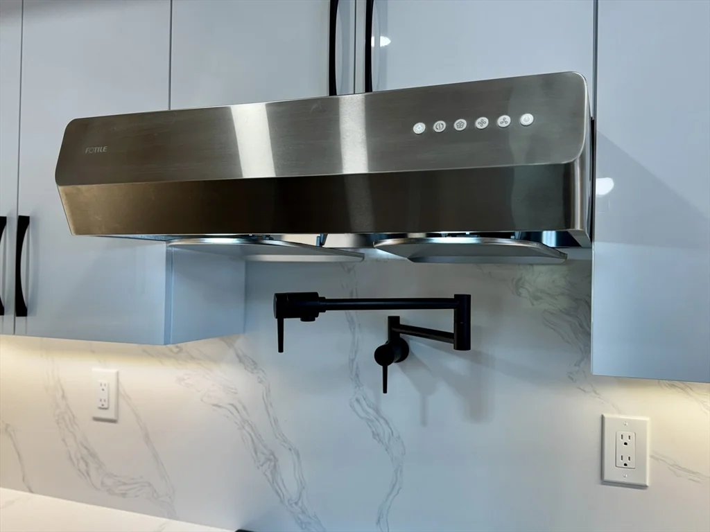 12 Linden St, Natick