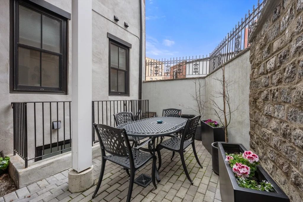 471 Hanover St, North End