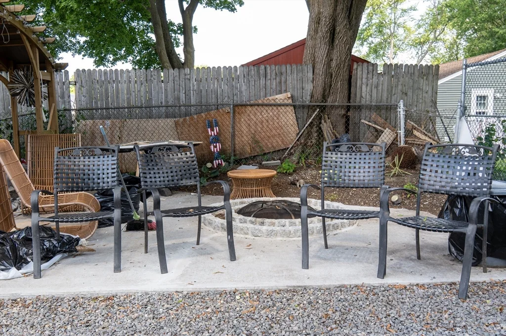 28 Harding Ter, Dedham