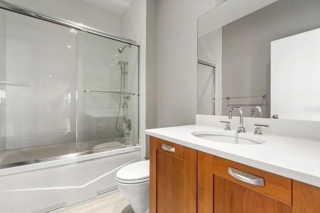 126 N Washington, North End