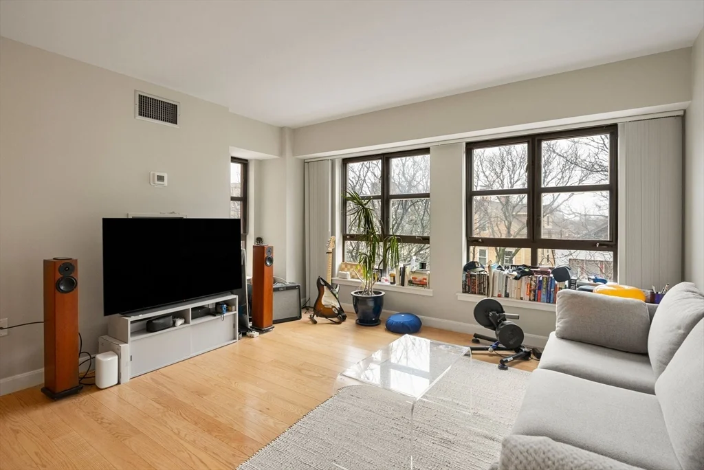 931 Massachusetts Ave, Harvard Square
