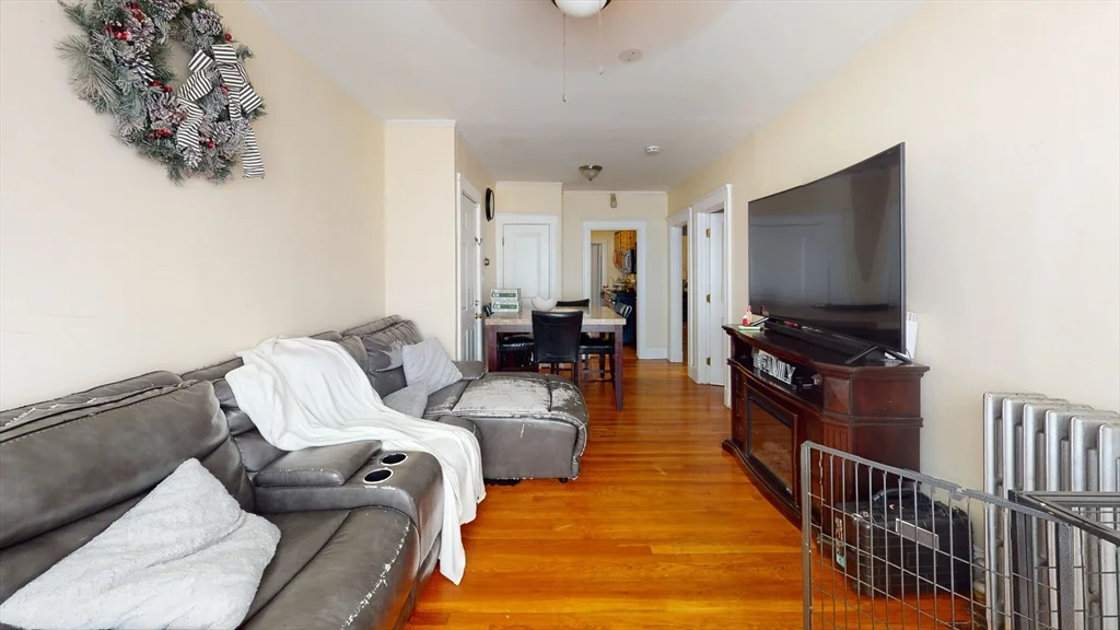 14 Davison, Hyde Park