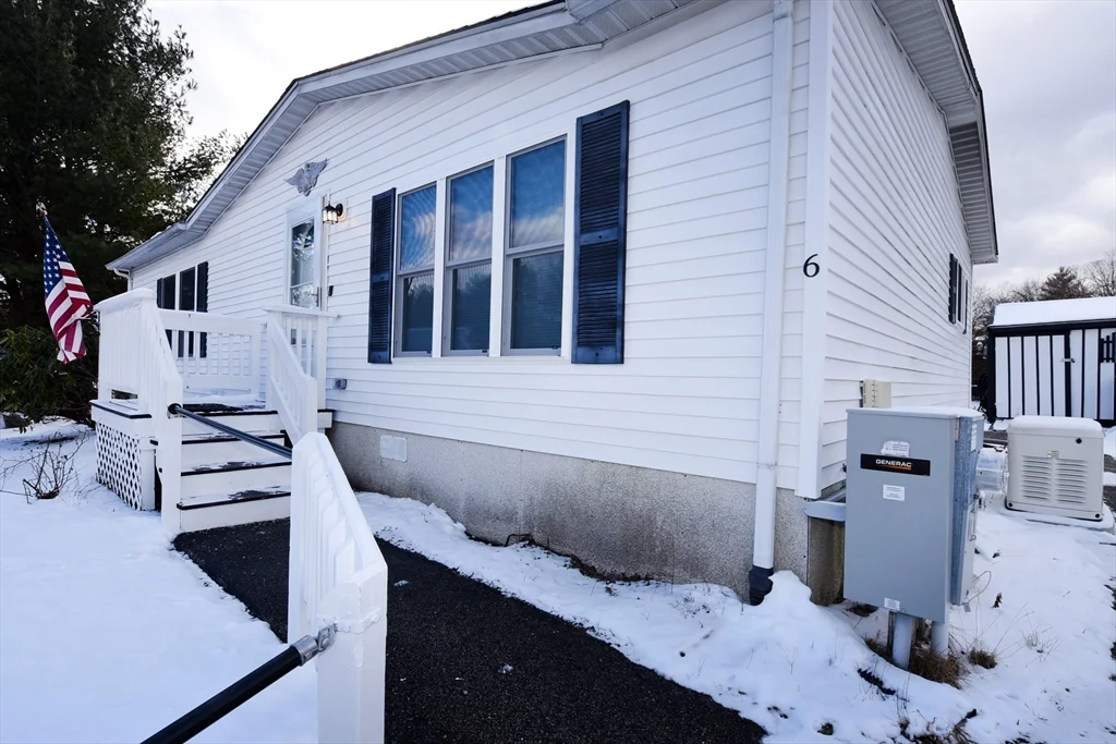 6 Canterbury Ln, Rockland