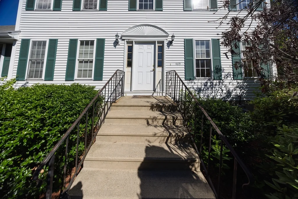 469 Walnut St, Shrewsbury