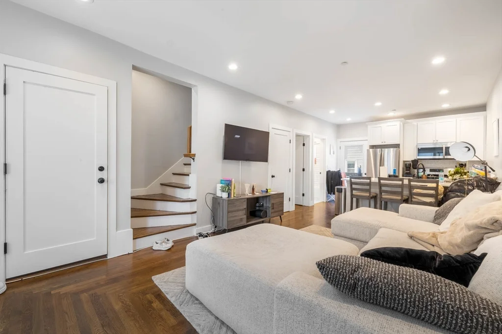 20 Grimes St, South Boston