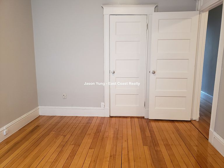3 bed, 1 bath apartment for rent at 228 South St Unit 5A, Jamaica Plain — photo 3 of 18