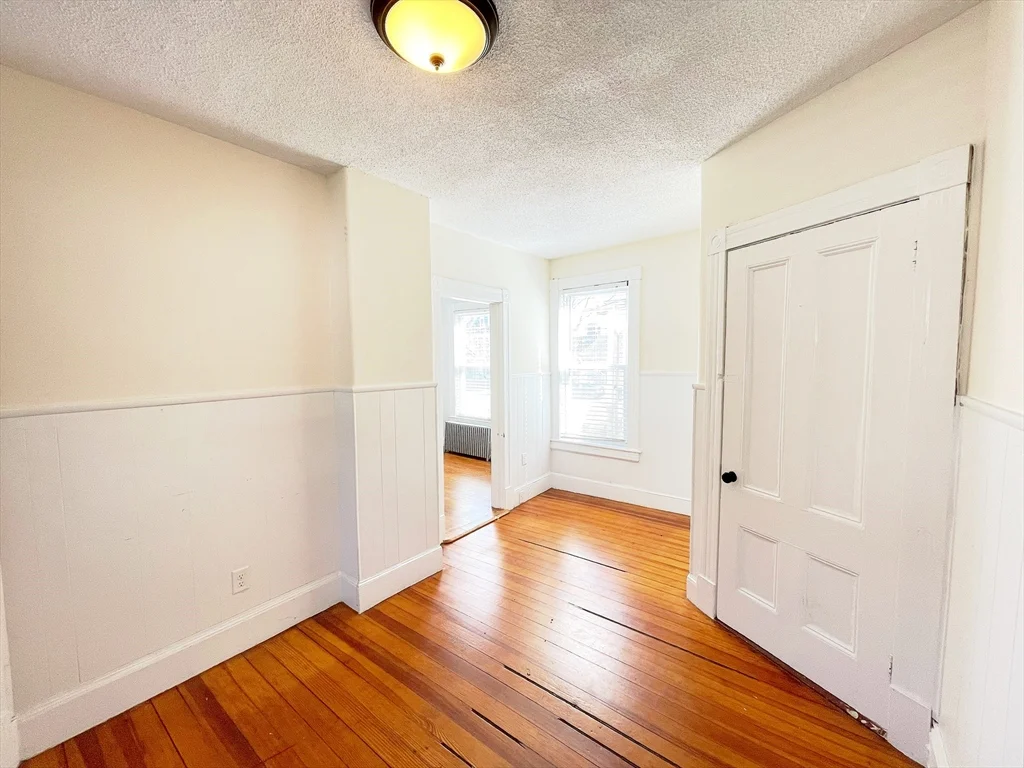 51 Jenness St, Lowell