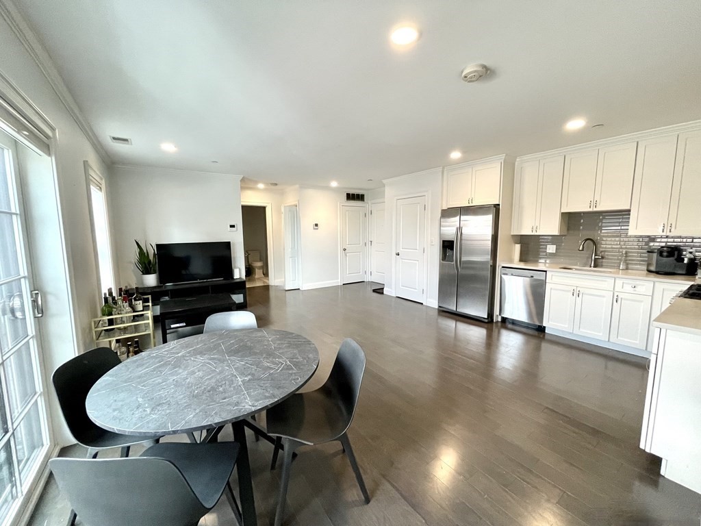 728 East Broadway, South Boston