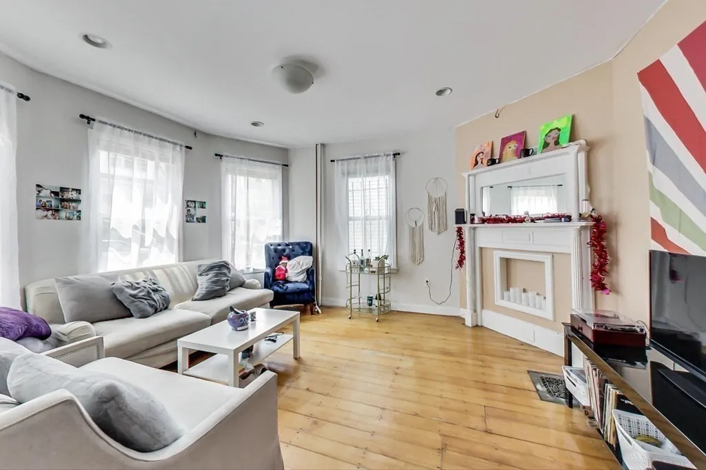 47 Hillside St, Mission Hill