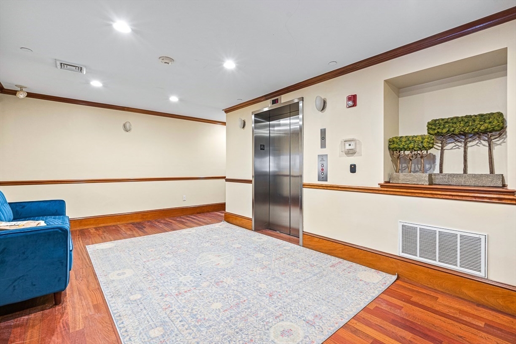 440 Commercial St, Waterfront