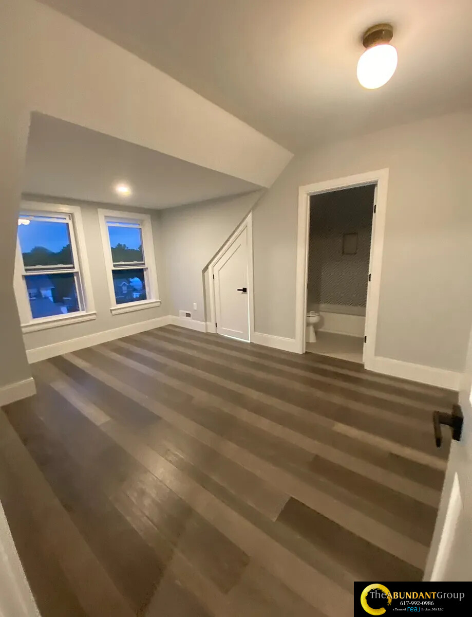 66 Calvary St, South Side