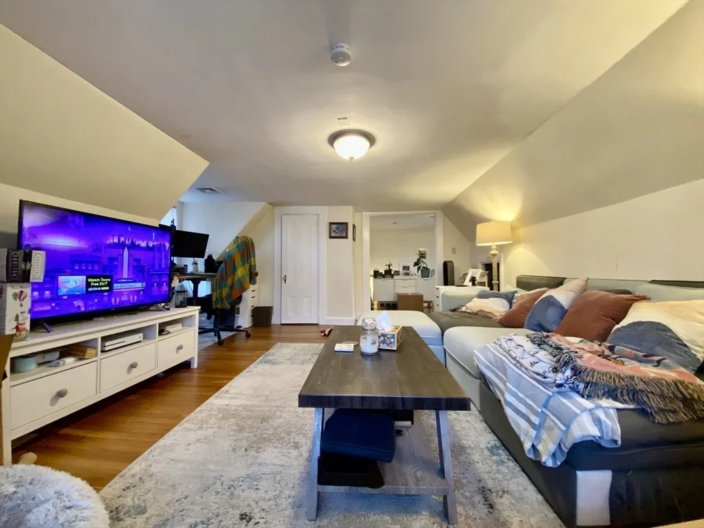 24 Grovenor Rd, Jamaica Plain