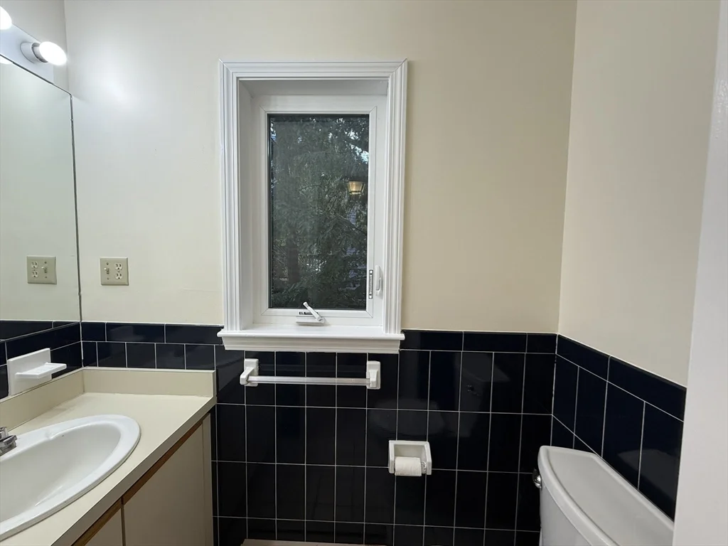 10 Rollins Ct, Central Square