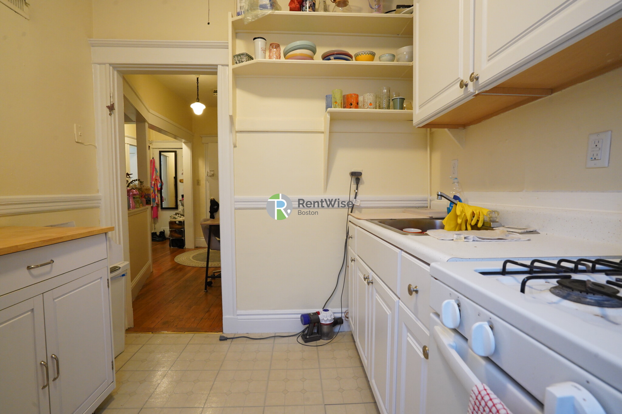 3 Lorraine Ter, Allston