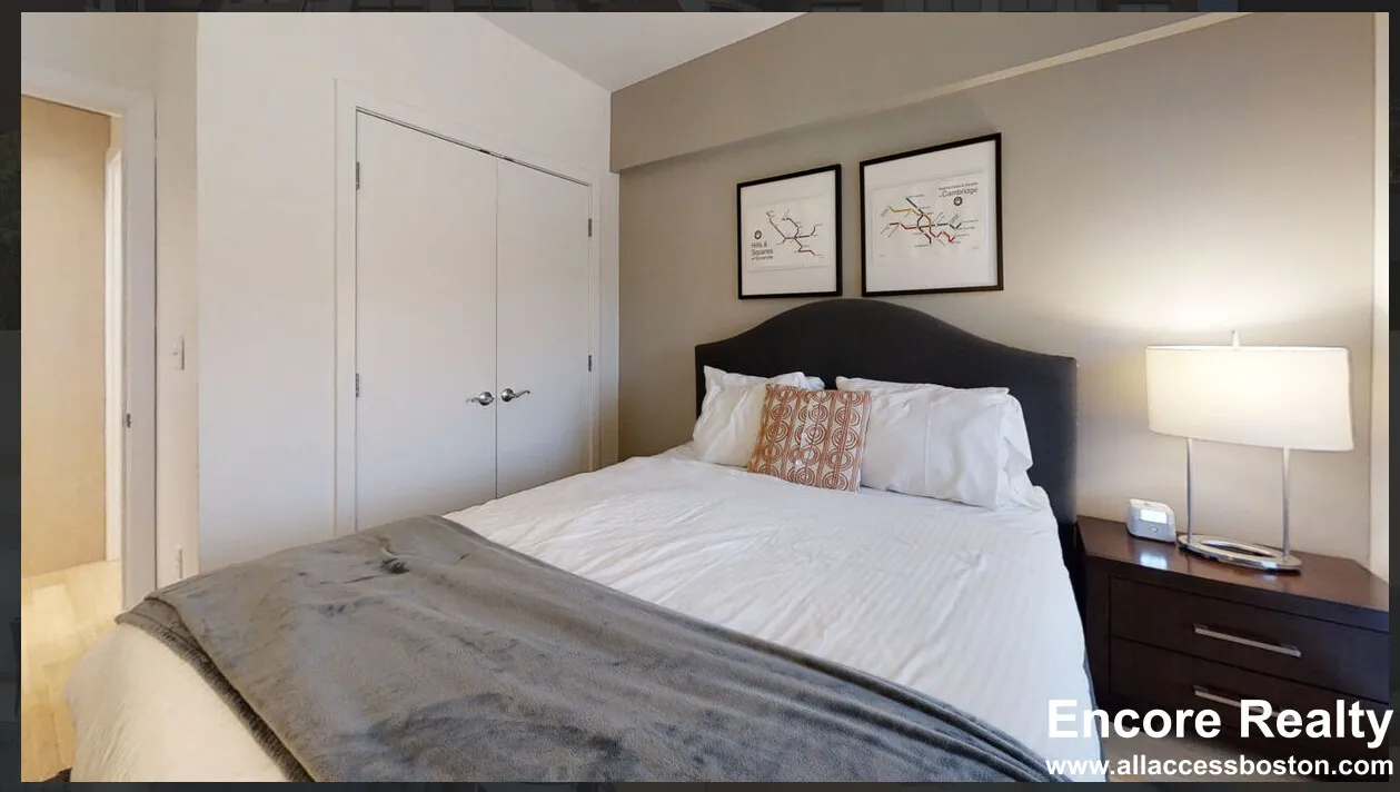 1085 Boylston St, Fenway