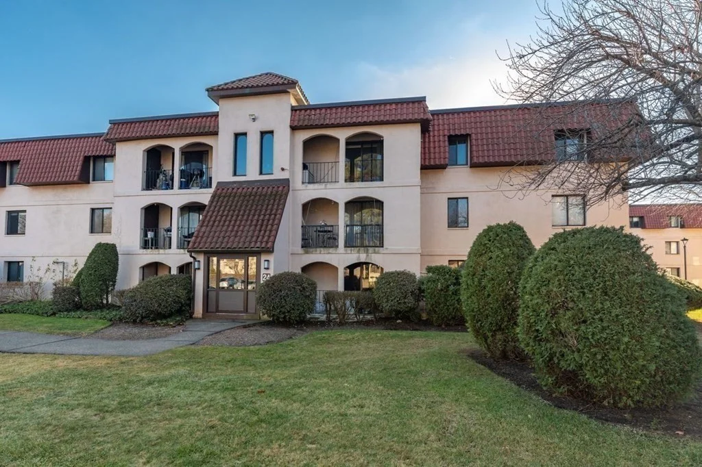 685 Oak St, Brockton