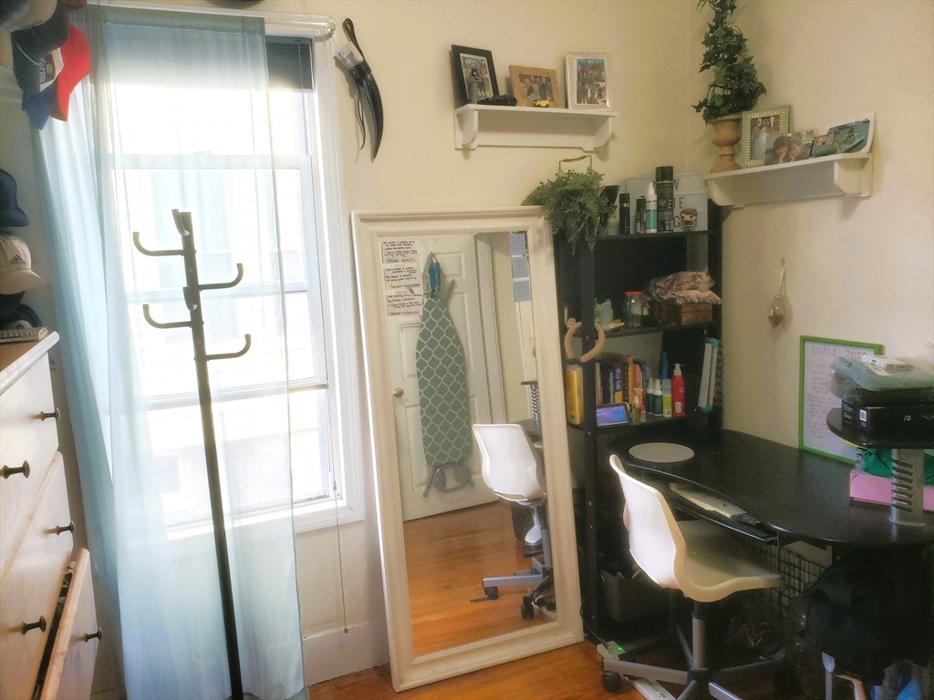 27 Medford St, Medford