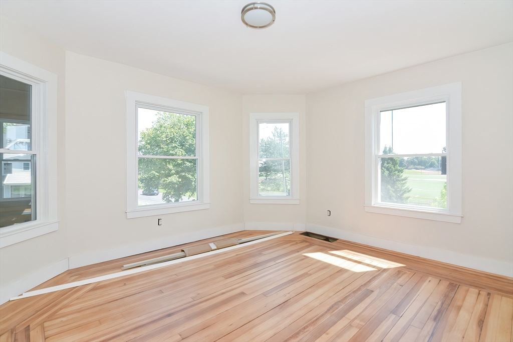 350 King St, Springfield