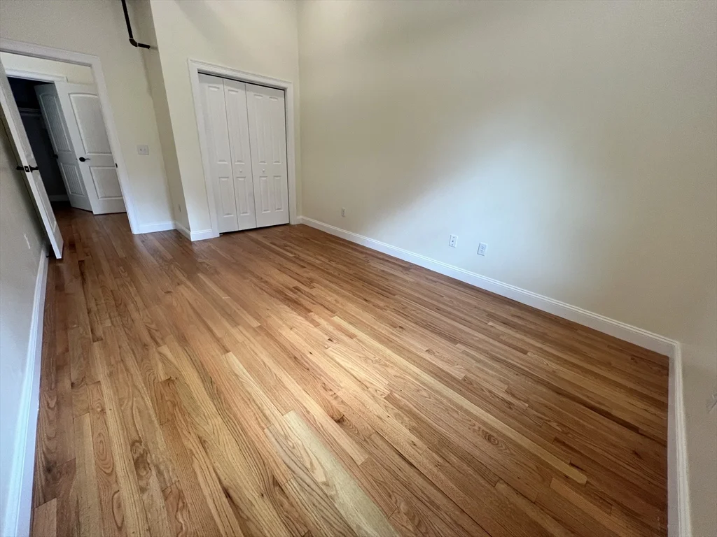 352 Manchaug Rd, Sutton