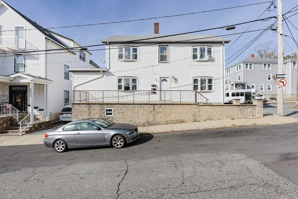 104 Oak St, Fall River