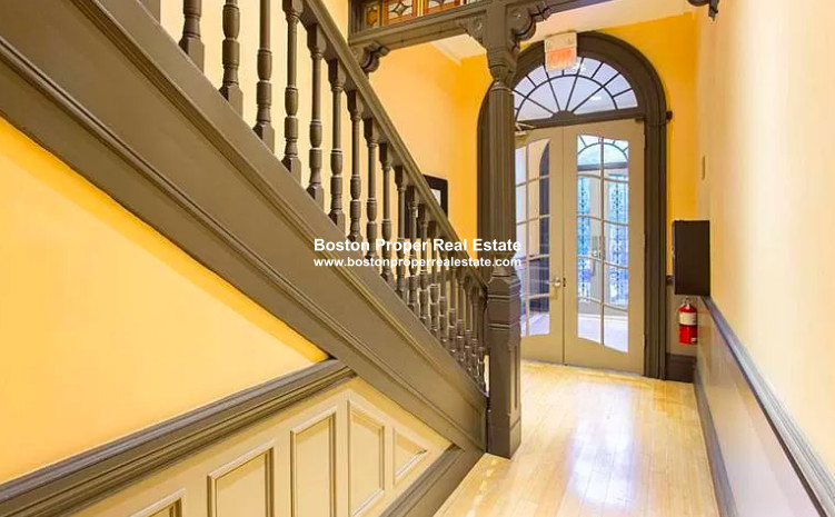 254 Newbury St, Back Bay